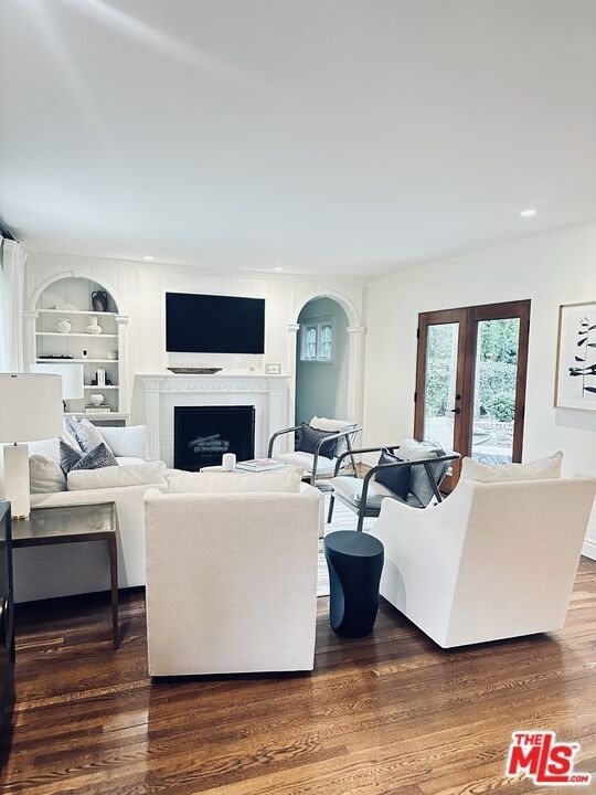 530 Hawthorn Road - Photo 3