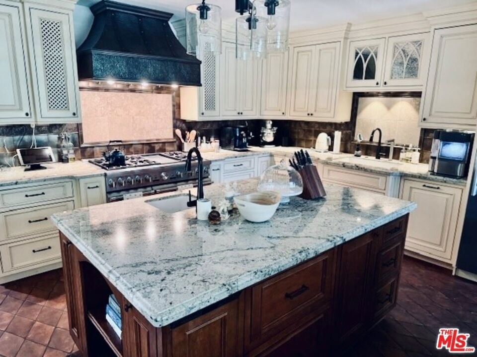 530 Hawthorn Road - Photo 5