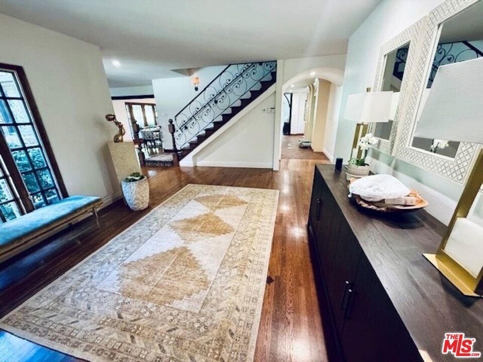 530 Hawthorn Road - Photo 1
