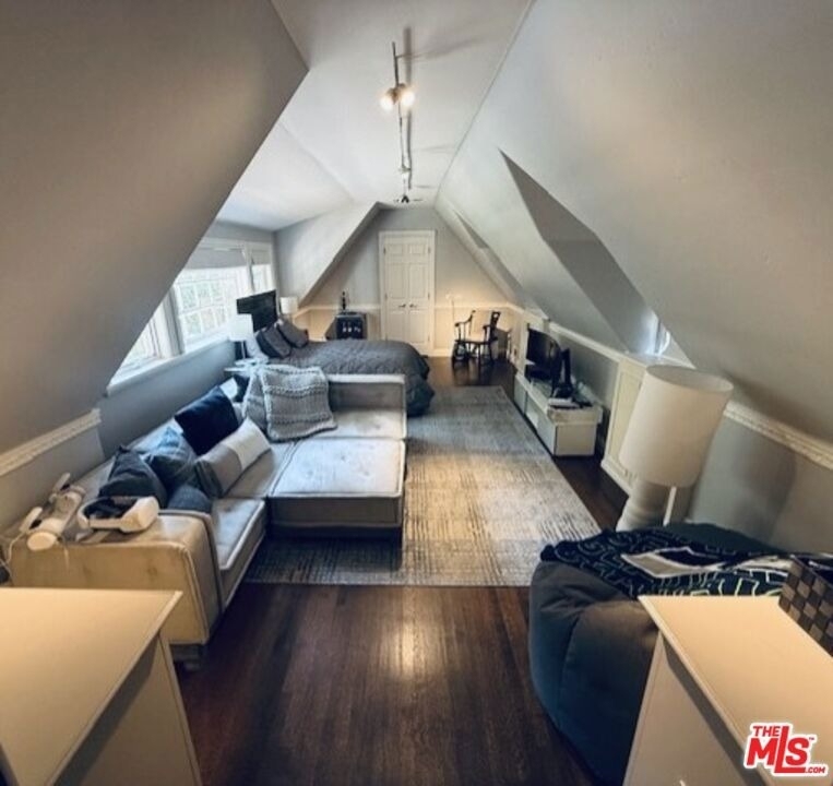 530 Hawthorn Road - Photo 14