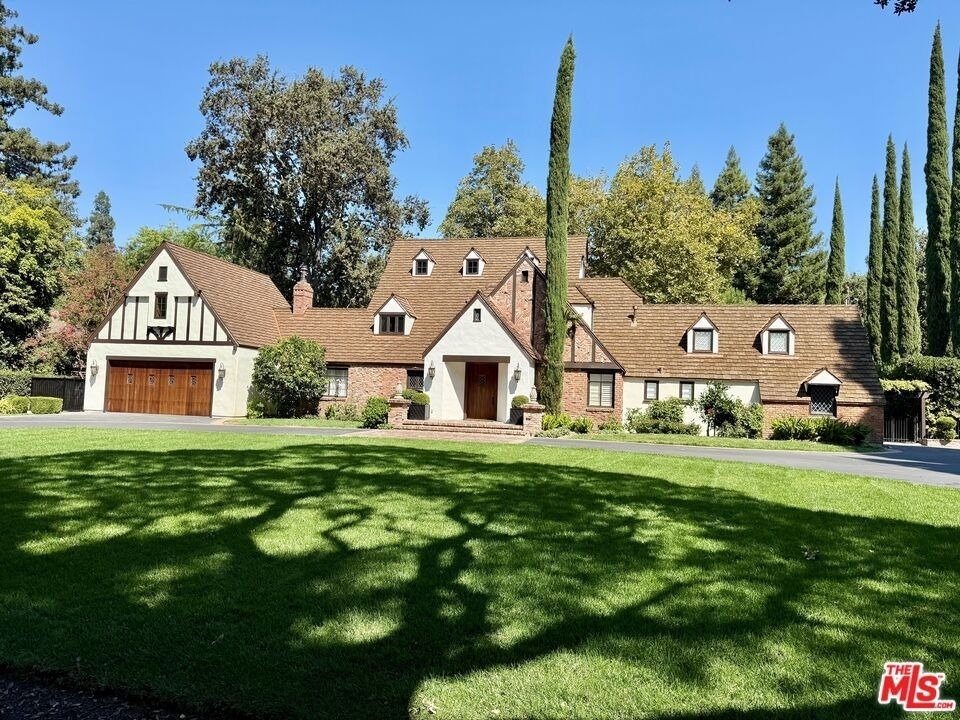 530 Hawthorn Road - Photo 0