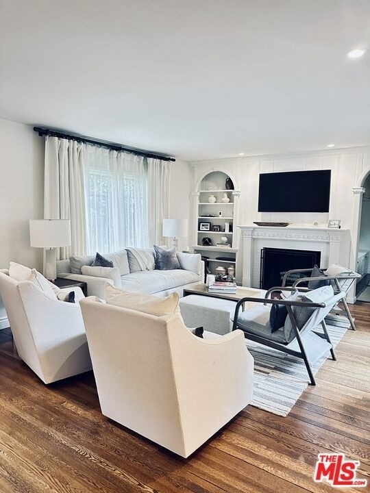 530 Hawthorn Road - Photo 2