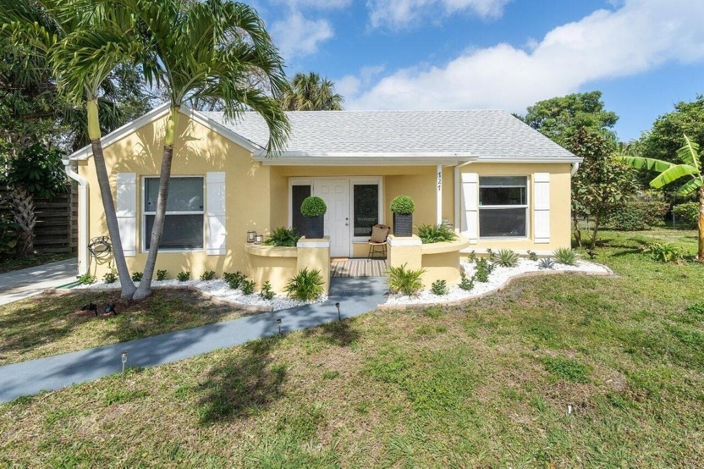 727 S Lake Drive - Photo 1