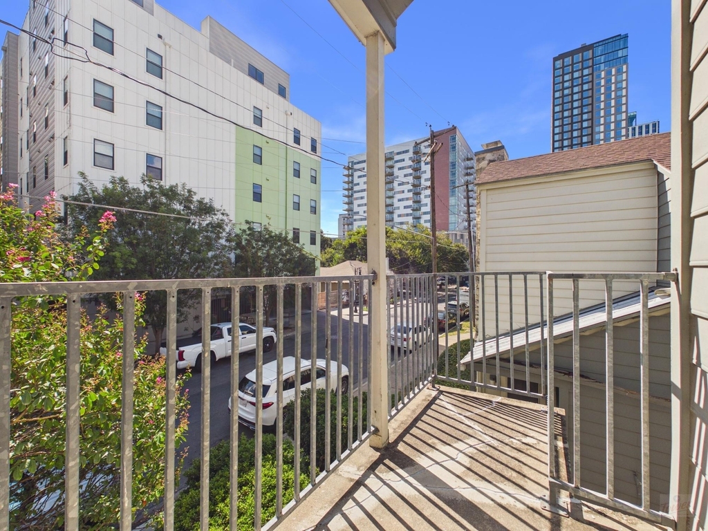 2529 Rio Grande St - Photo 10