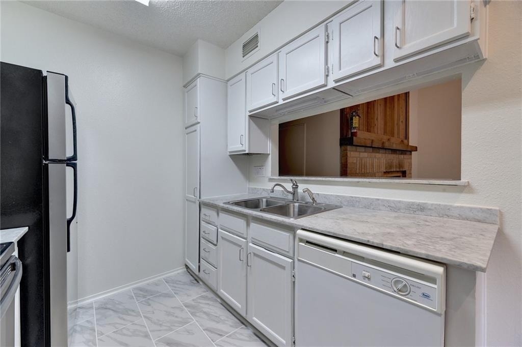 908 Poplar St - Photo 4