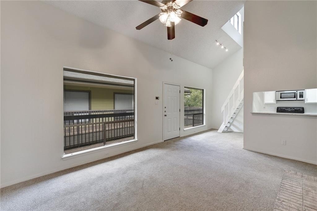 908 Poplar St - Photo 2