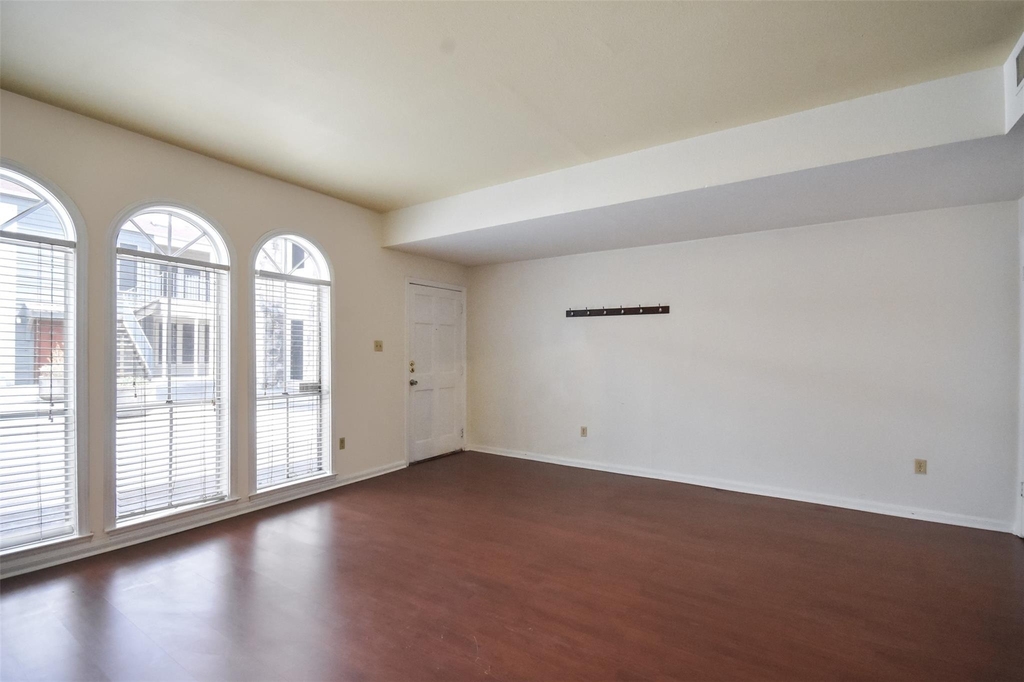 2529 Rio Grande St - Photo 3