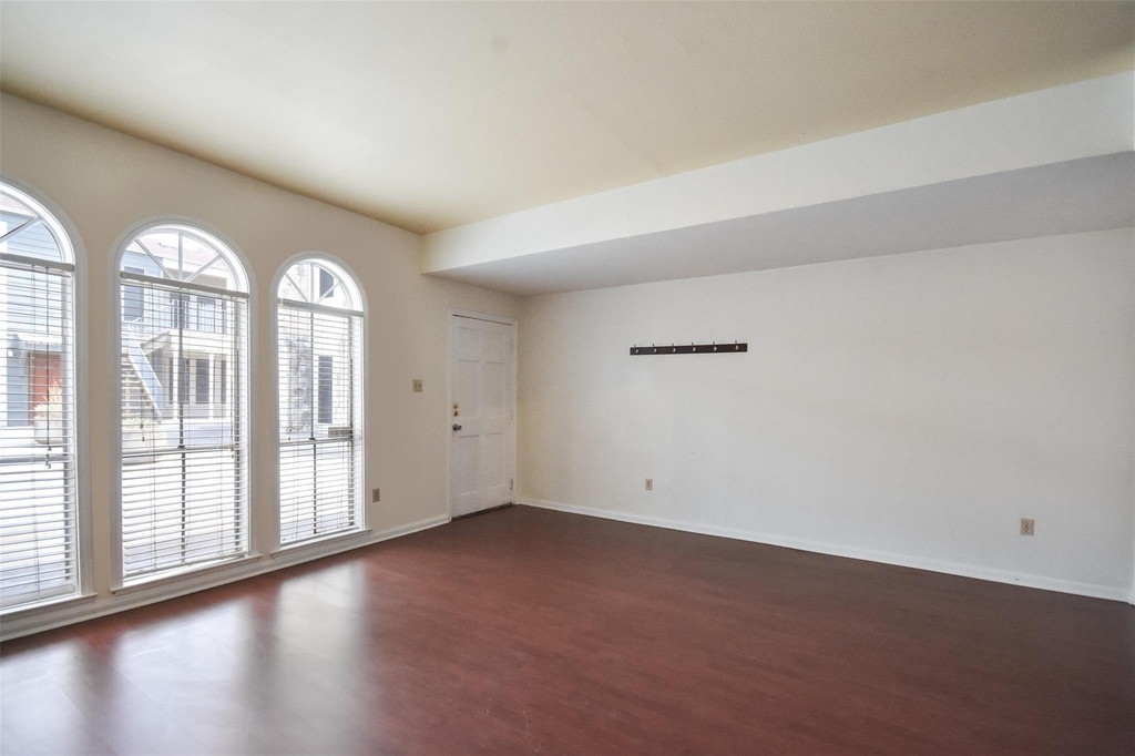 2529 Rio Grande St - Photo 4