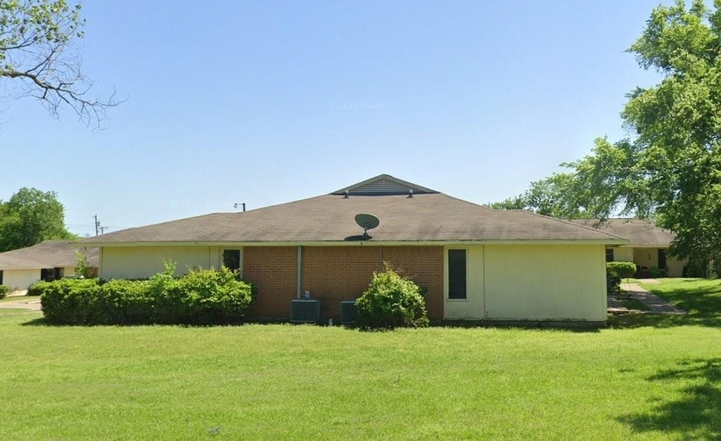 920 E Sumpter - Photo 2