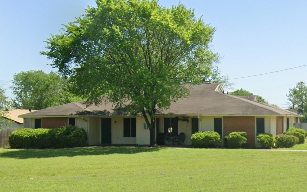 920 E Sumpter - Photo 1