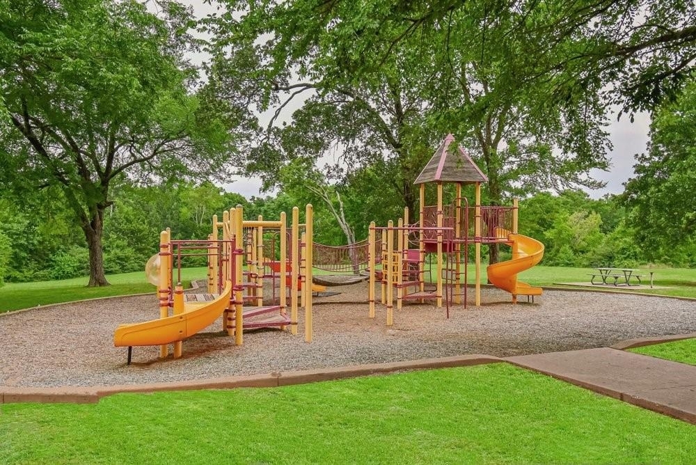 1220 Heritage Dr - Photo 3