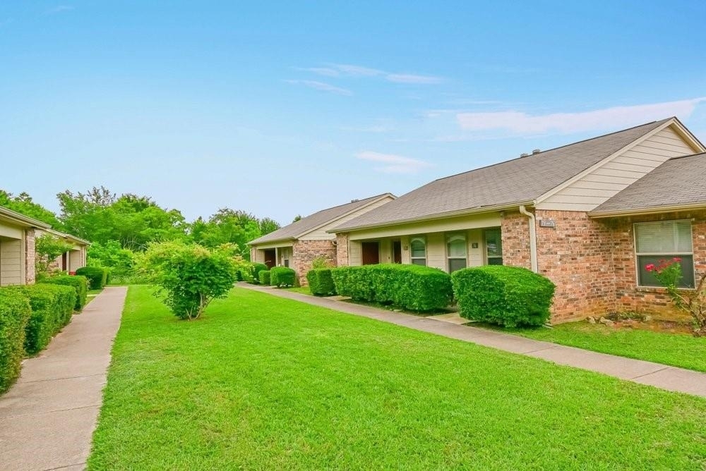 1220 Heritage Dr - Photo 1