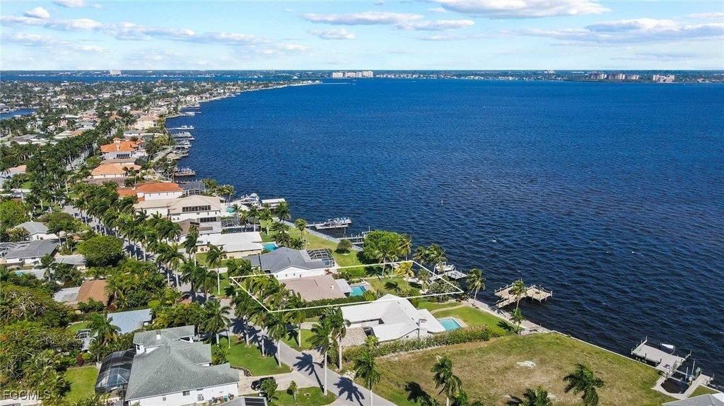 252 Bayshore Drive - Photo 2