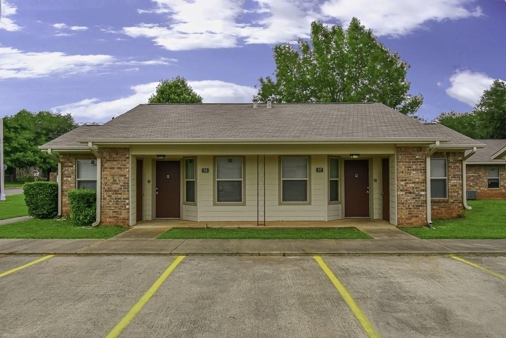 1308 Jacksonville Dr - Photo 2