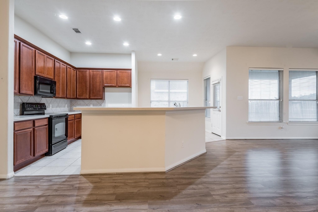 24623 Blane Drive - Photo 6