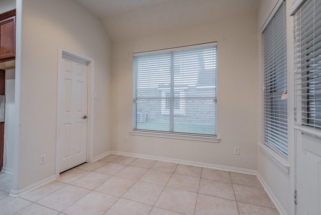 24623 Blane Drive - Photo 11