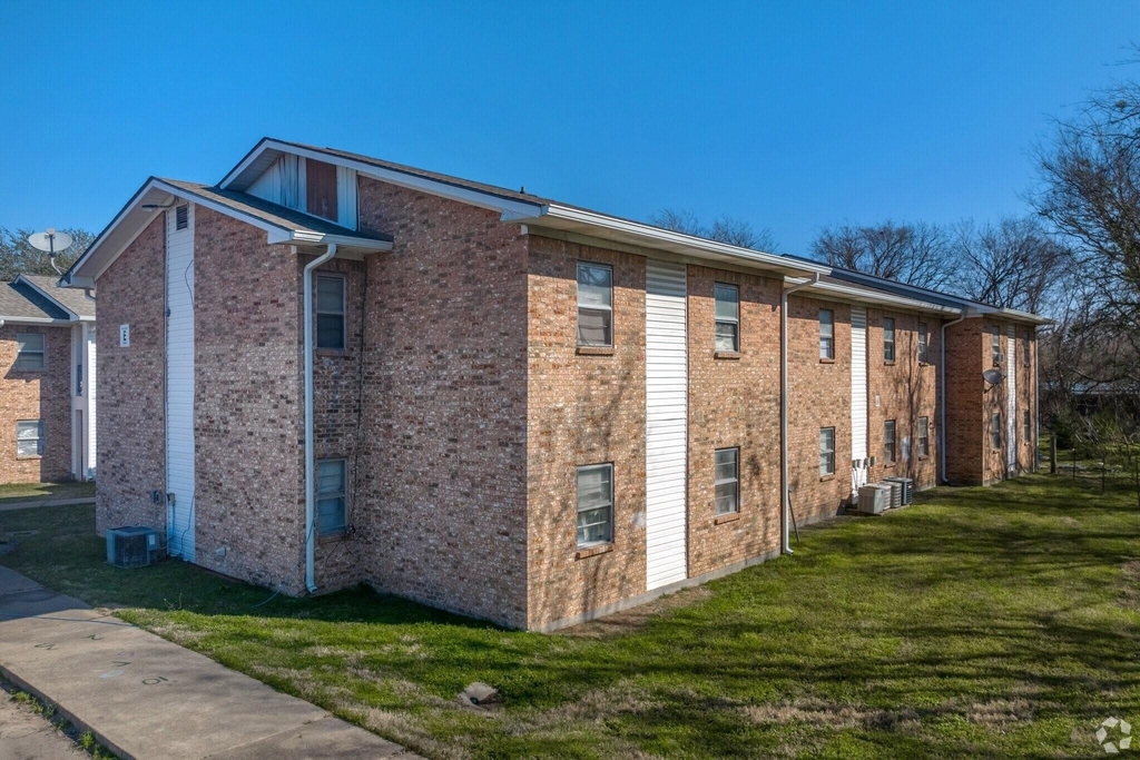 520 Laredo St - Photo 2