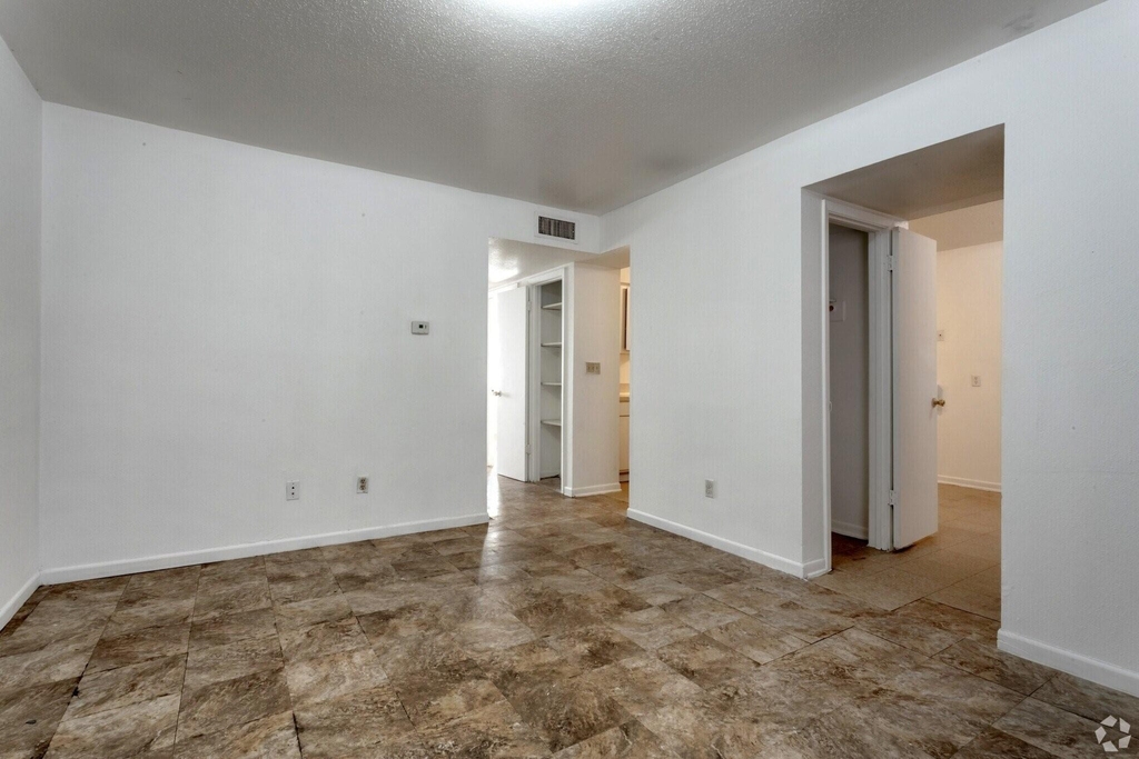 520 Laredo St - Photo 8