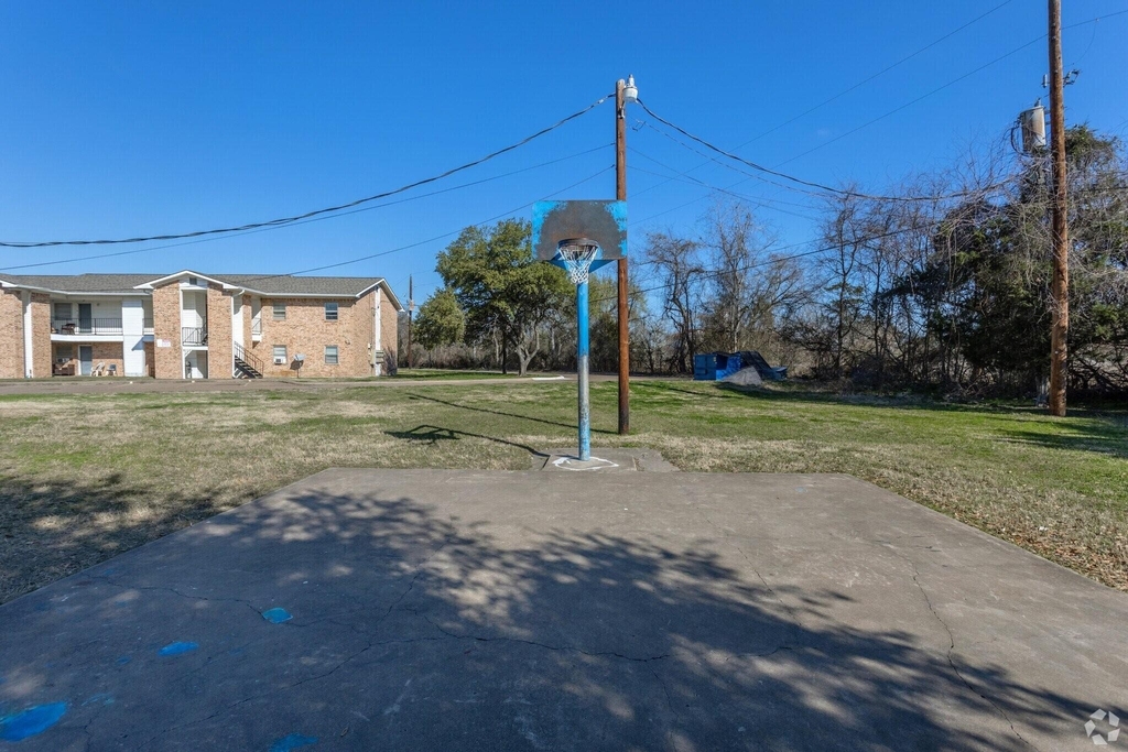 520 Laredo St - Photo 6