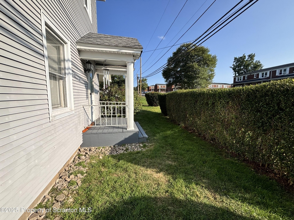 719 Saginaw Street - Photo 4