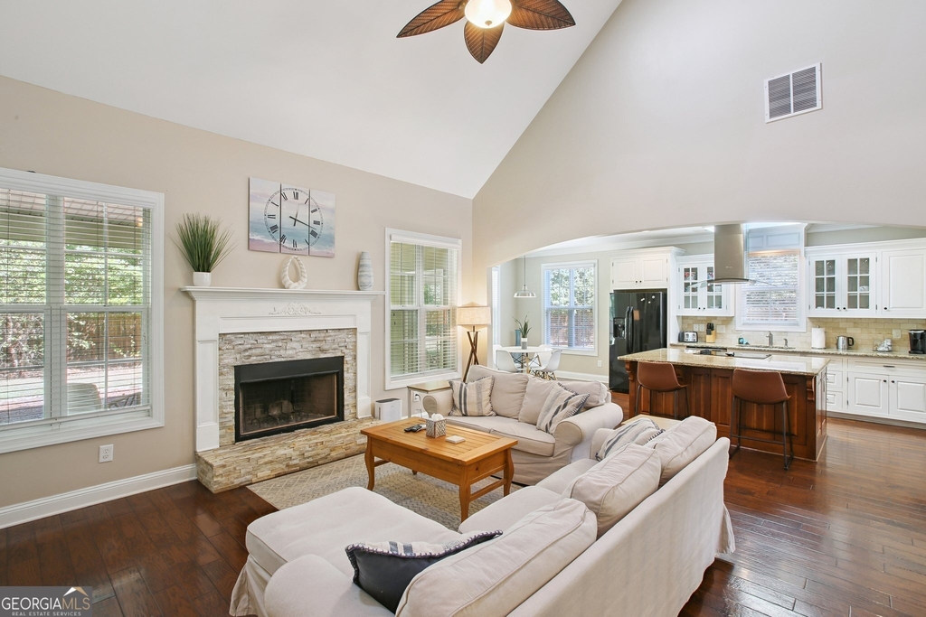 728 Gittings Avenue - Photo 1