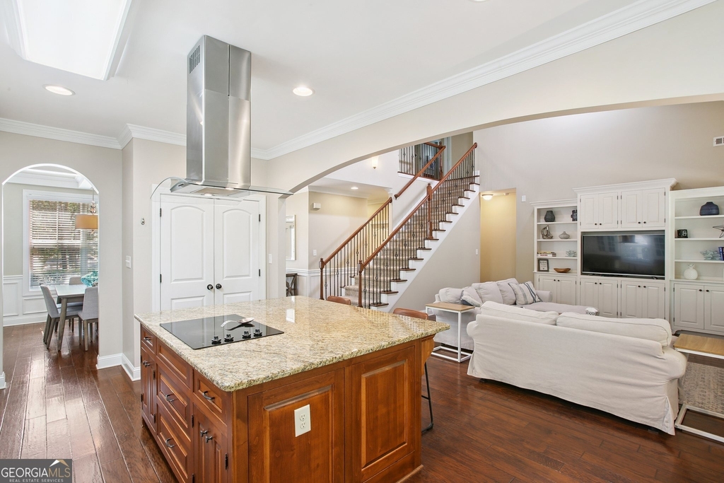 728 Gittings Avenue - Photo 2