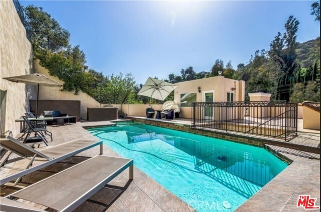 2328 Benedict Canyon Drive - Photo 0
