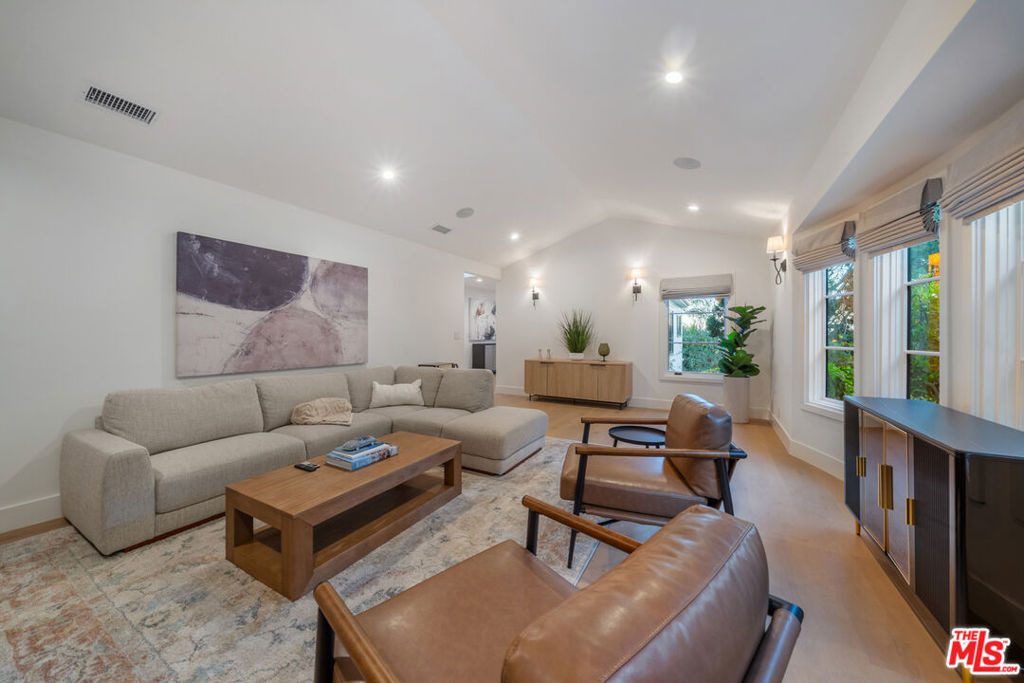 1948 N Curson Avenue - Photo 35