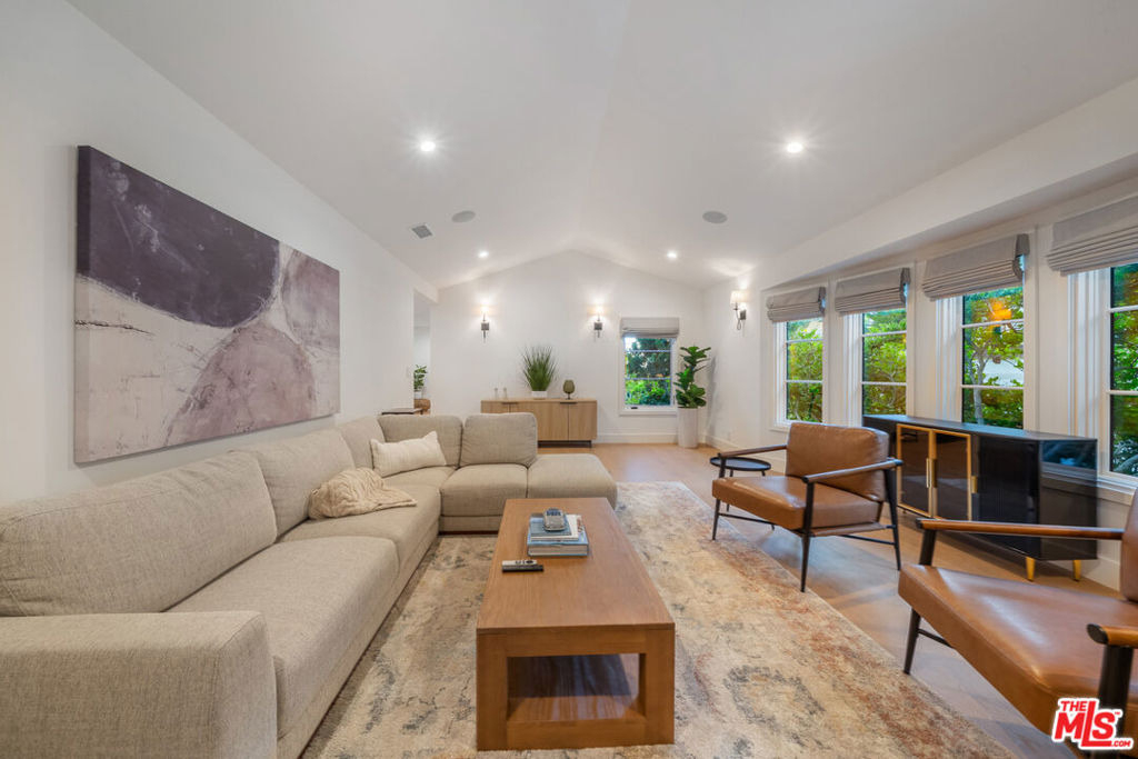 1948 N Curson Avenue - Photo 36