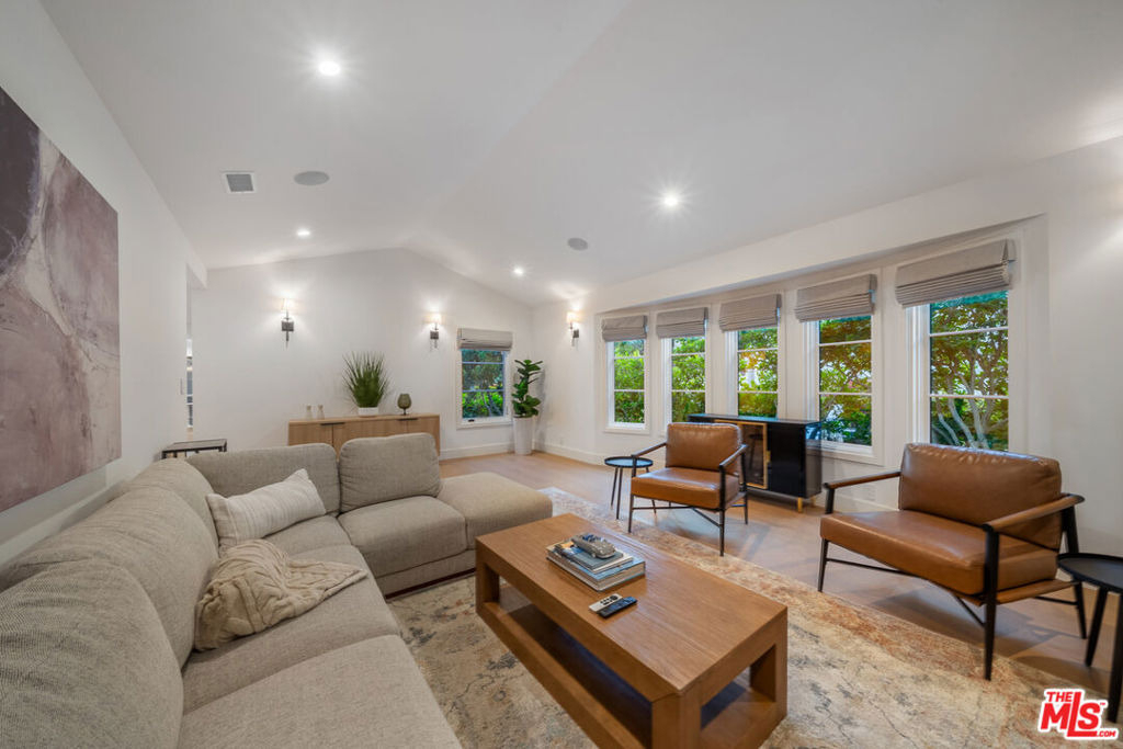 1948 N Curson Avenue - Photo 37