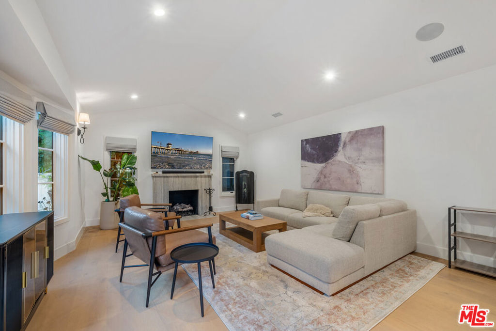 1948 N Curson Avenue - Photo 33