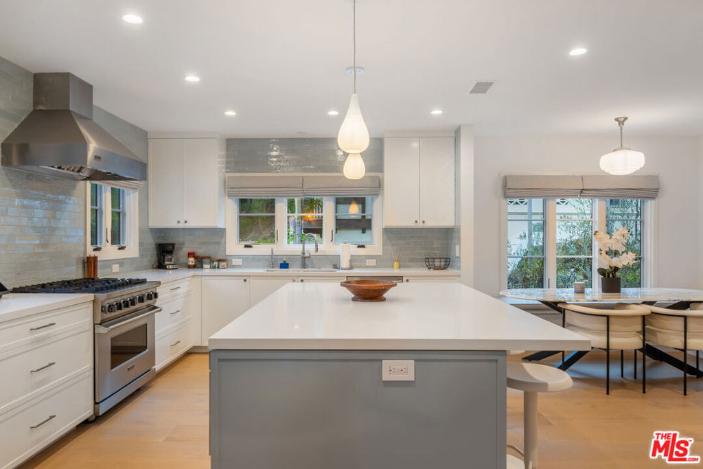 1948 N Curson Avenue - Photo 9