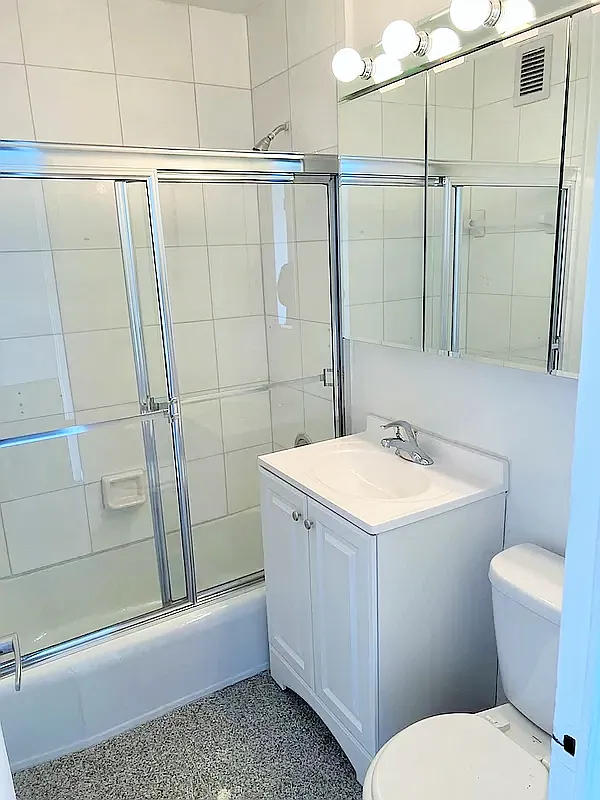 East 63rd Street - Photo 6