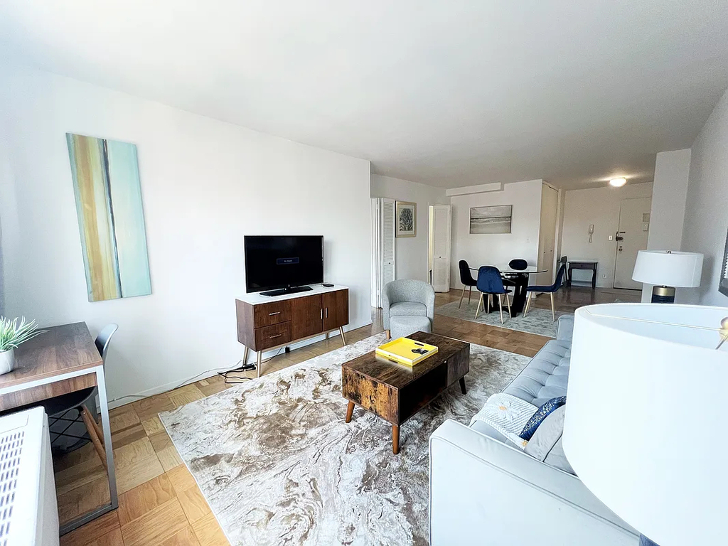 East 61st Street - Photo 0