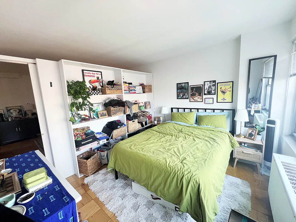 East 61st Street - Photo 3