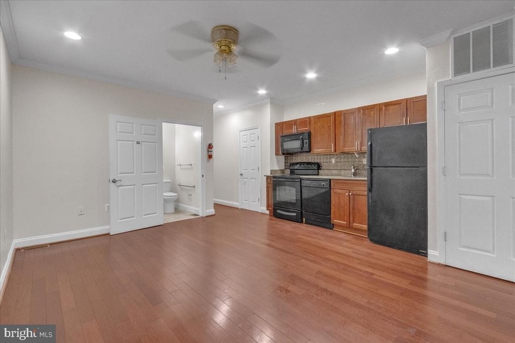 1707 Capitol Avenue Ne - Photo 3