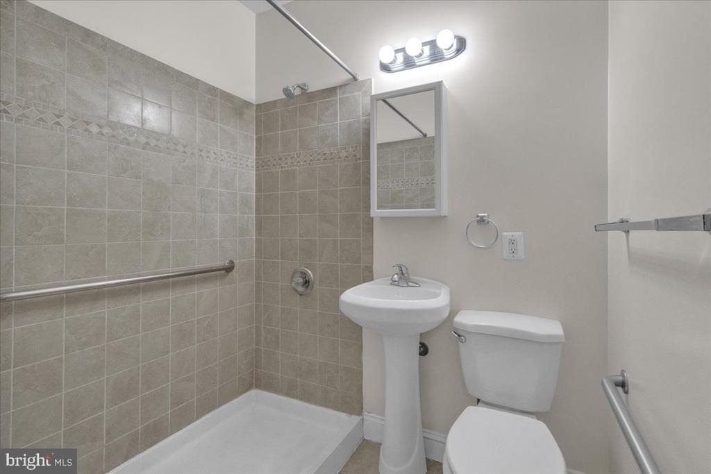 1707 Capitol Avenue Ne - Photo 6