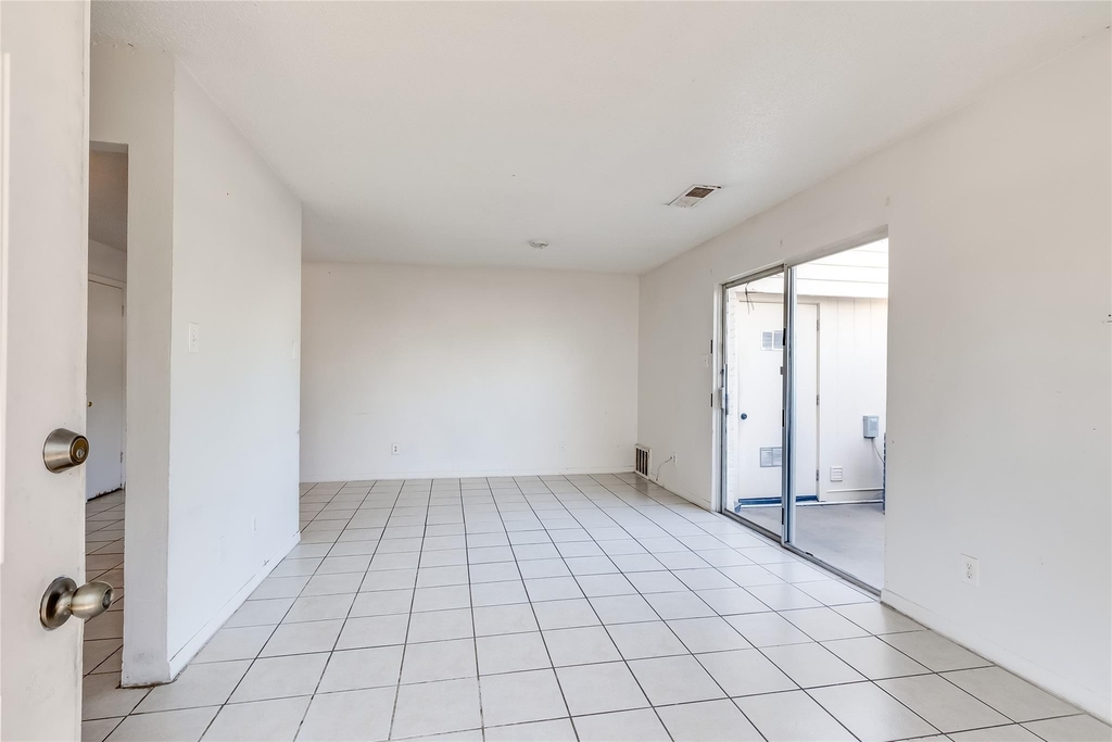 2215 Mission Hill Cir - Photo 2