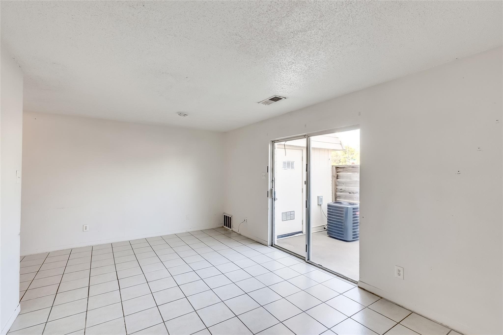 2215 Mission Hill Cir - Photo 3