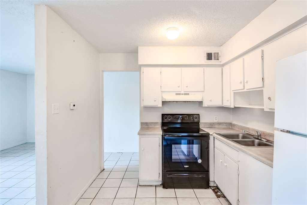 2215 Mission Hill Cir - Photo 6