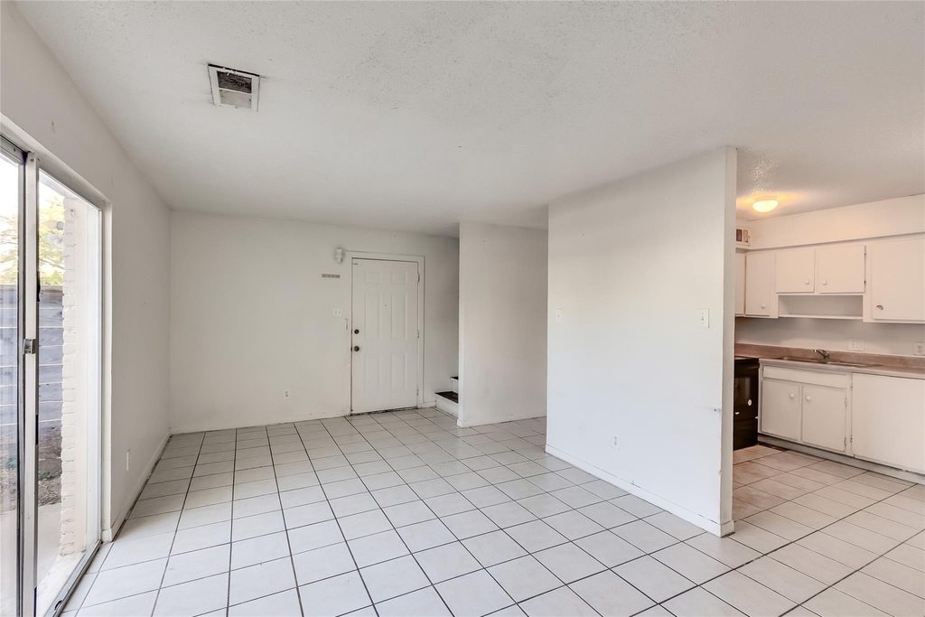 2215 Mission Hill Cir - Photo 5