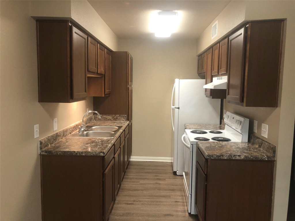 1753 E Henderson Rd - Photo 5