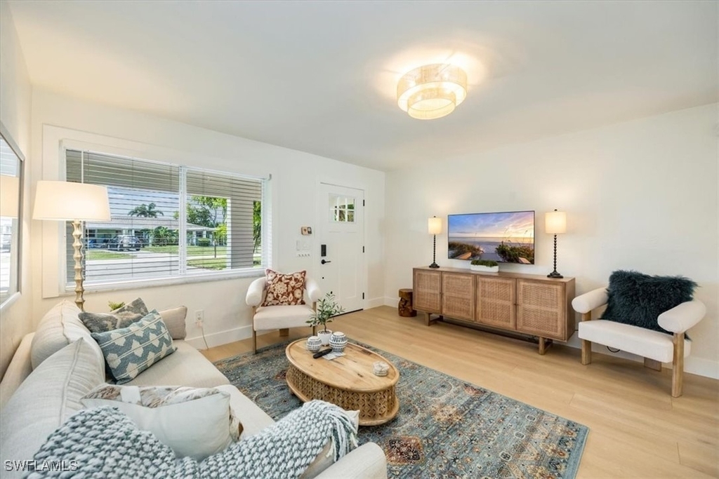 4523 Fluvia Avenue - Photo 2