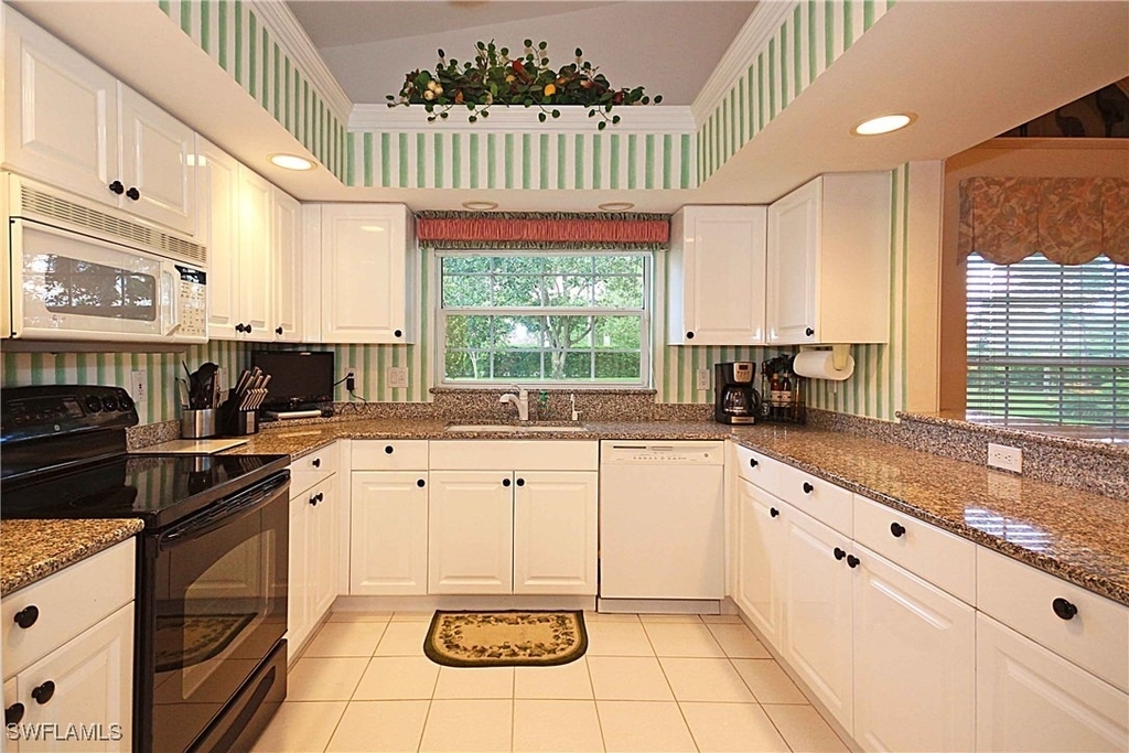 322 Melrose Place - Photo 2