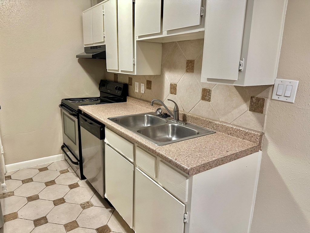 2750 Holly Hall Street - Photo 9