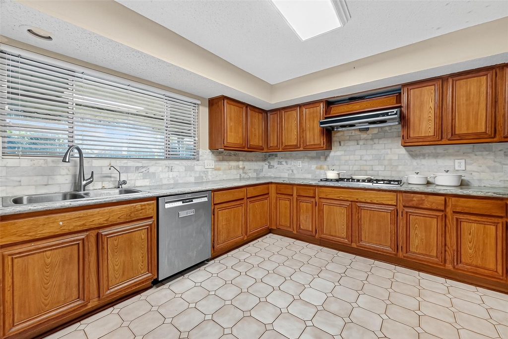 1535 Beaconshire Road - Photo 0
