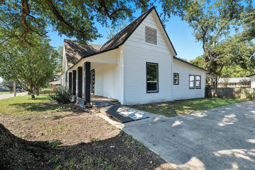 605 N Main Street - Photo 0