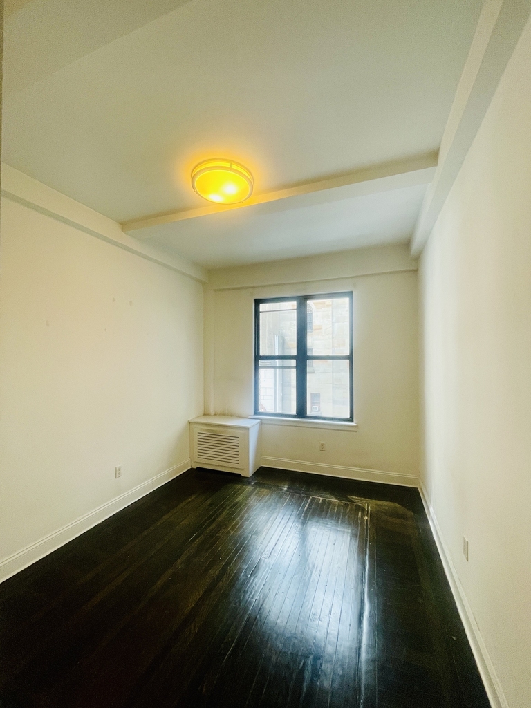 W 55th Street - Photo 2