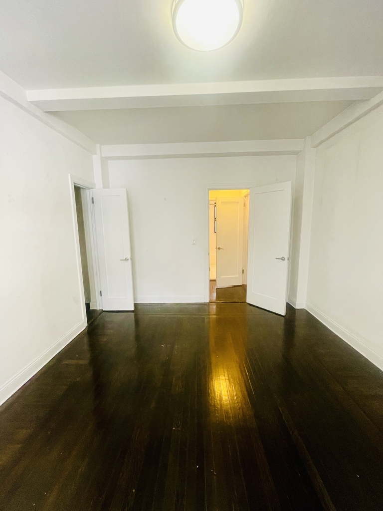 W 55th Street - Photo 7