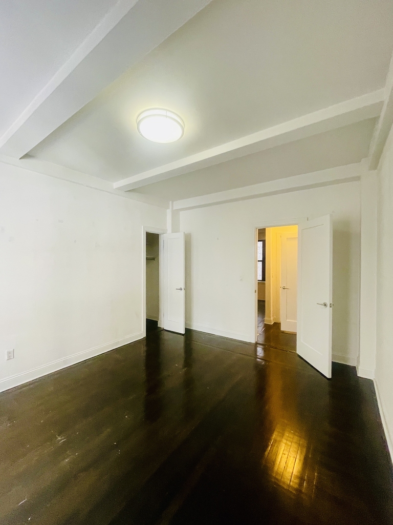 W 55th Street - Photo 6